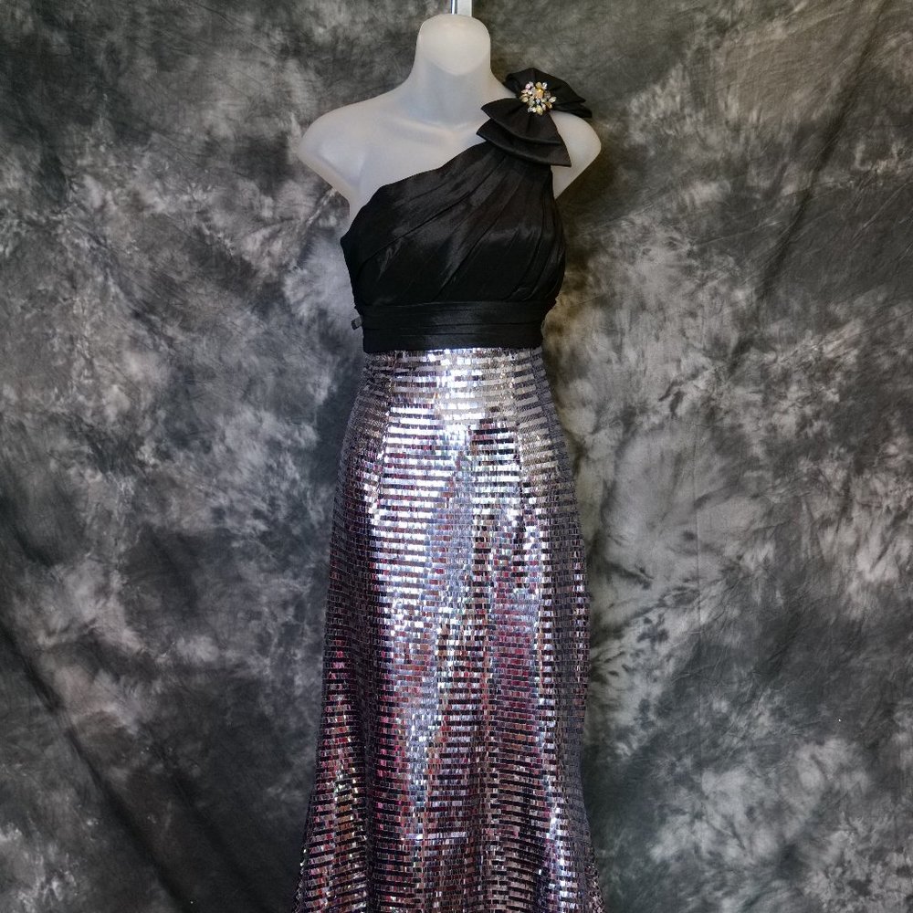 Size 10 Black and Silver Tony Bowls Evening Gown